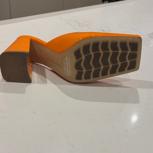 Bottega Veneta Tower 105 Bright Orange Mules in Patent Leather - Picture 3 of 7